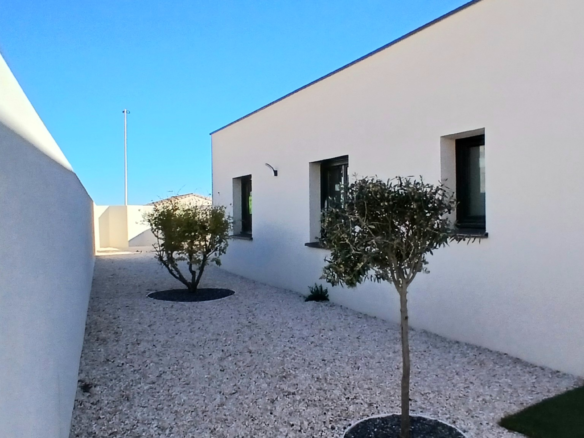 3-bedroom Detached House In Cessenon Sur Orb, France (123 M²)
