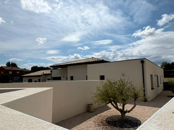 3-bedroom Detached House In Cessenon Sur Orb, France (123 M²)