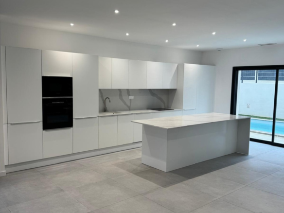 3-bedroom Detached House In Cessenon Sur Orb, France (123 M²)