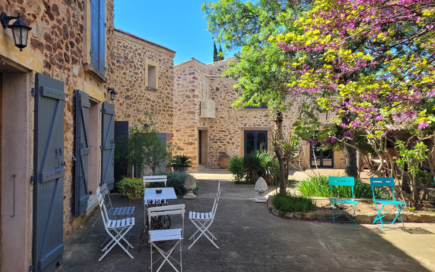 8-bedroom House In Saint Chinian, France (366 M²)