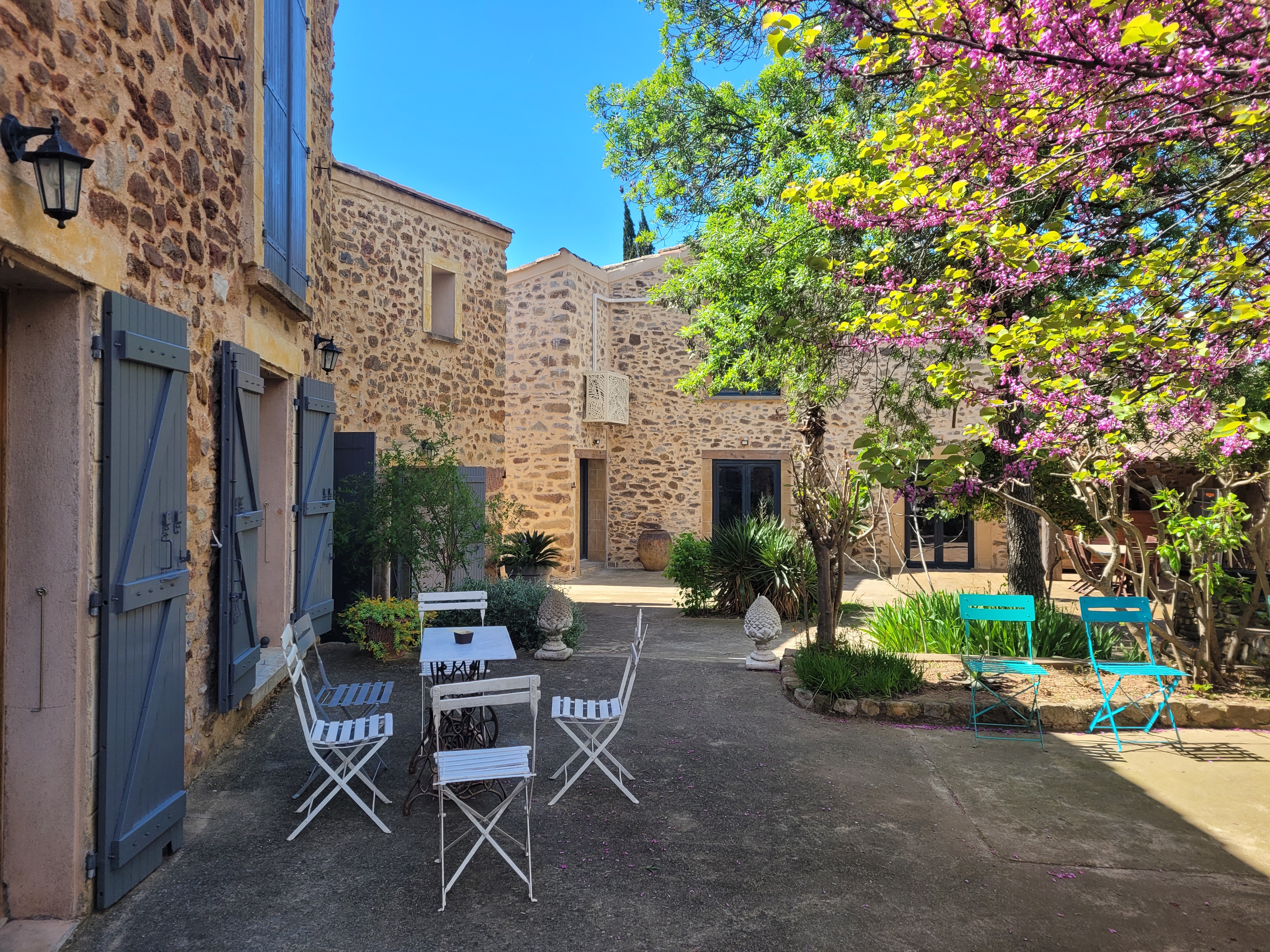 8-bedroom House In Saint Chinian, France (366 M²)