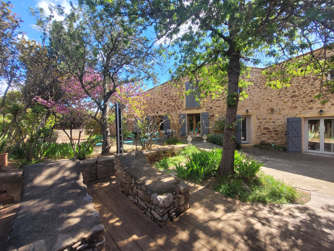 8-bedroom House In Saint Chinian, France (366 M²)