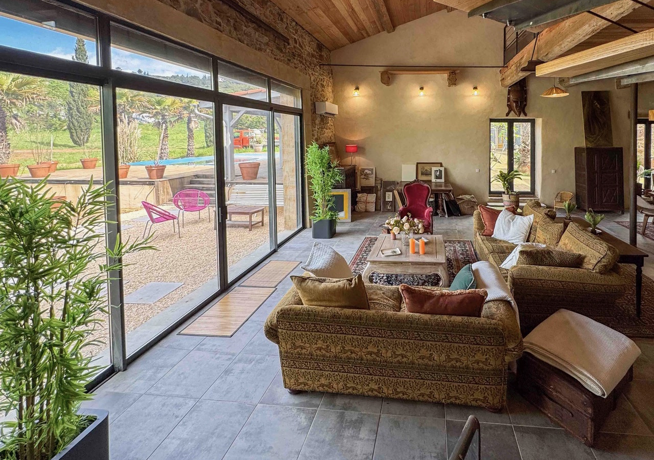 8-bedroom House In Saint Chinian, France (366 M²)