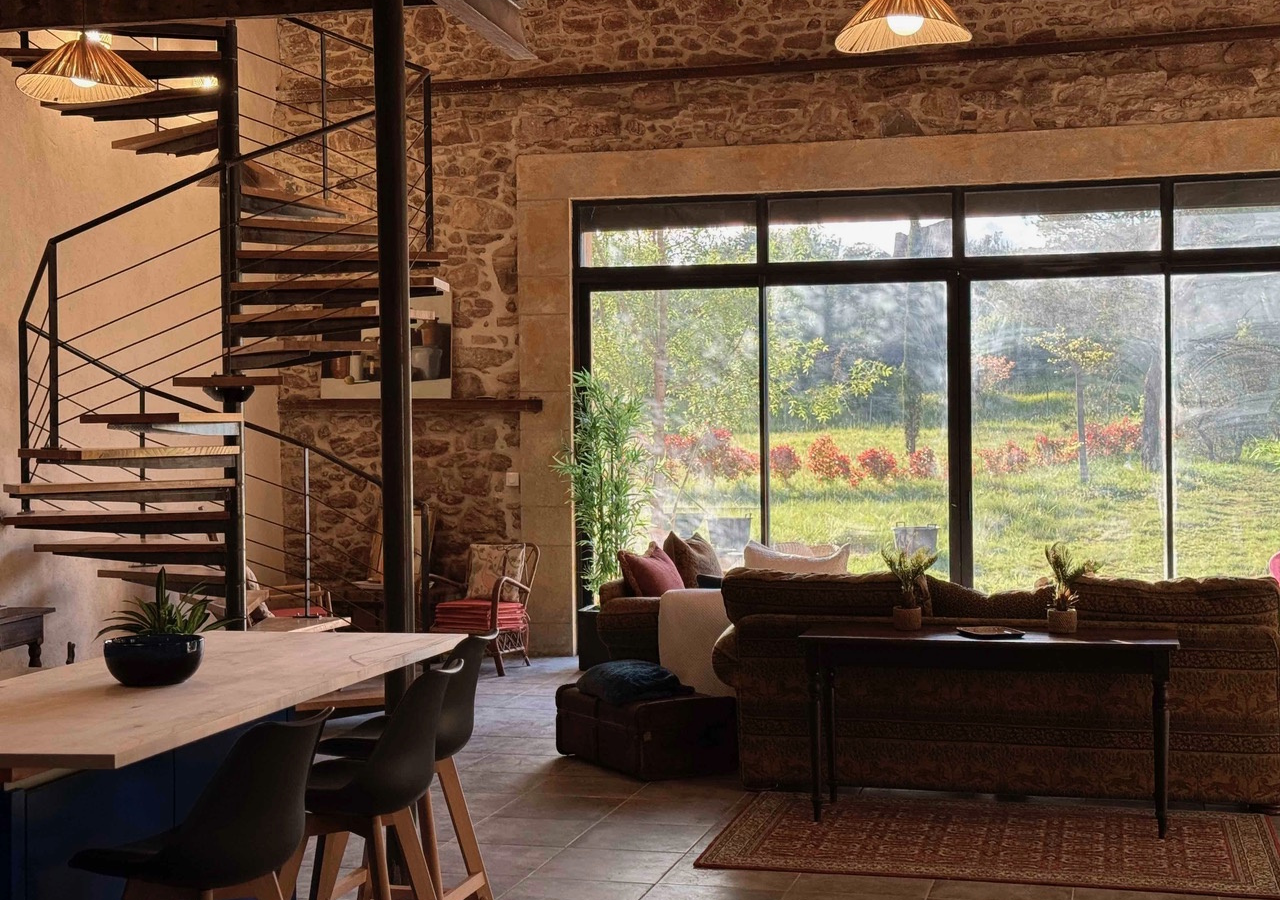 8-bedroom House In Saint Chinian, France (366 M²)