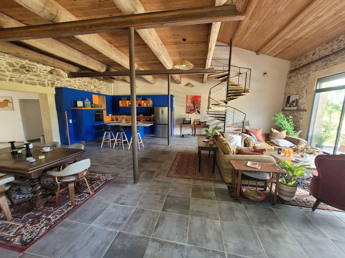 8-bedroom House In Saint Chinian, France (366 M²)