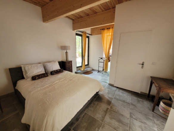 8-bedroom House In Saint Chinian, France (366 M²)