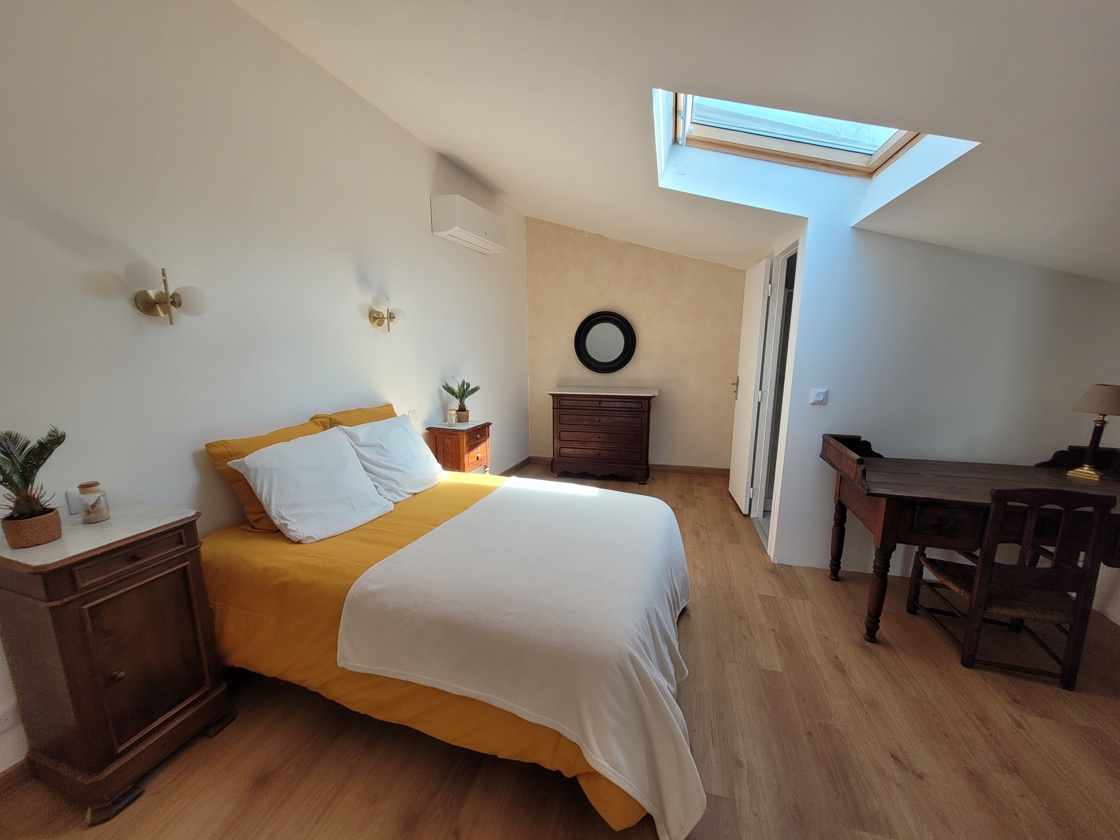 8-bedroom House In Saint Chinian, France (366 M²)