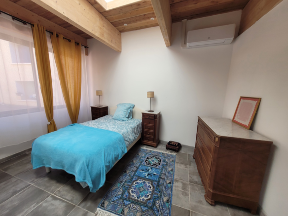 8-bedroom House In Saint Chinian, France (366 M²)