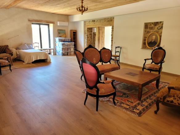8-bedroom House In Saint Chinian, France (366 M²)