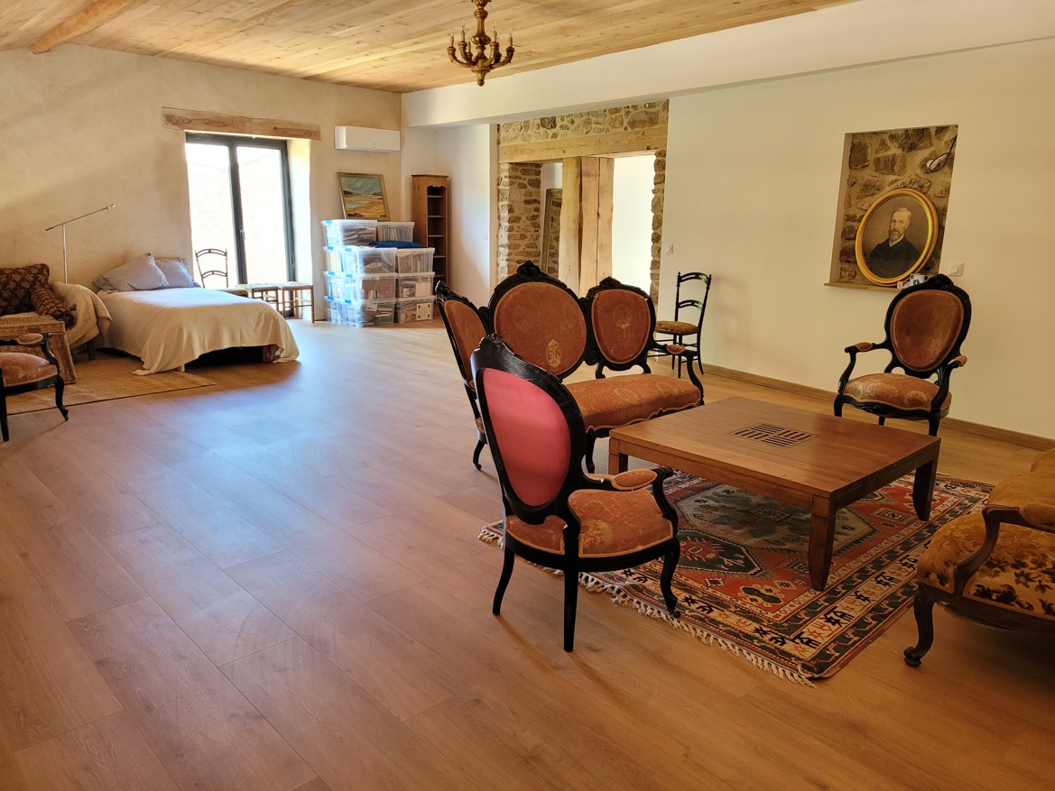 8-bedroom House In Saint Chinian, France (366 M²)