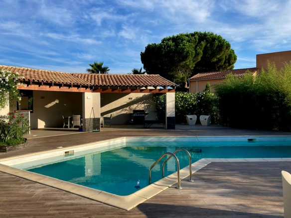 5-bedroom Detached House In Beziers, France (200 M²)