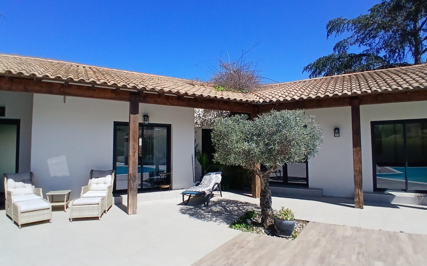 5-bedroom Detached House In Beziers, France (200 M²)
