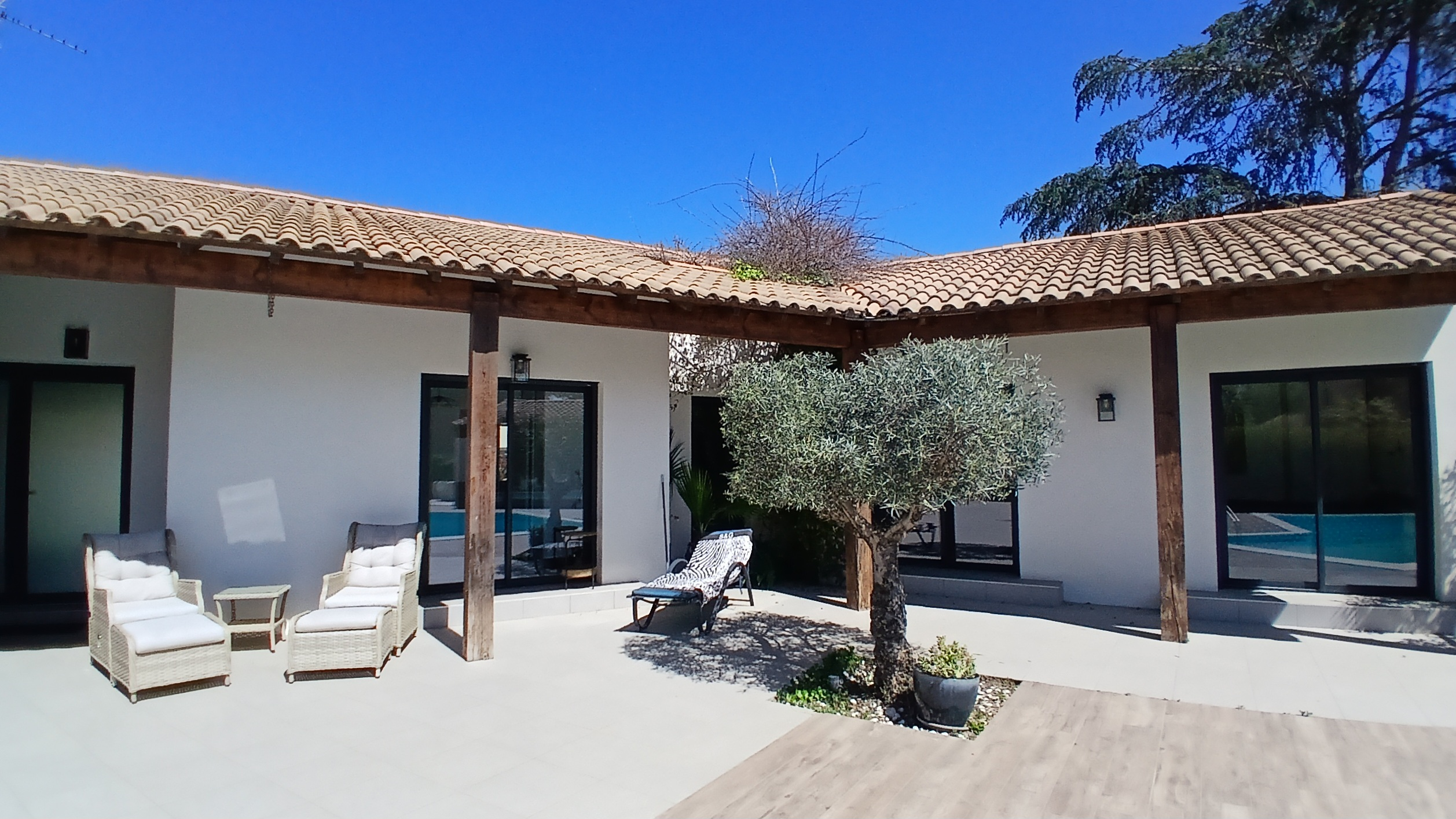 5-bedroom Detached House In Beziers, France (200 M²)