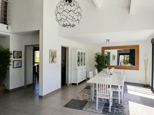 5-bedroom Detached House In Beziers, France (200 M²)