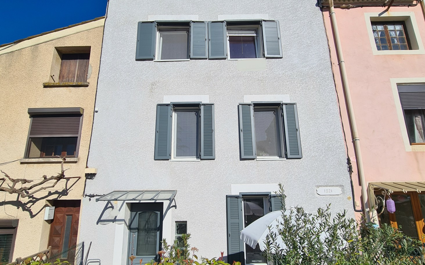 3-bedroom House In Roquebrun, France (100 M²)