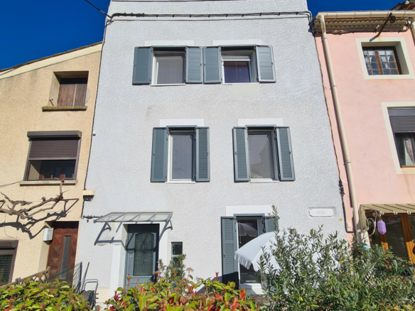 3-bedroom House In Roquebrun, France (100 M²)