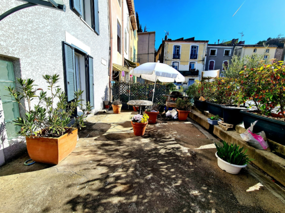 3-bedroom House In Roquebrun, France (100 M²)