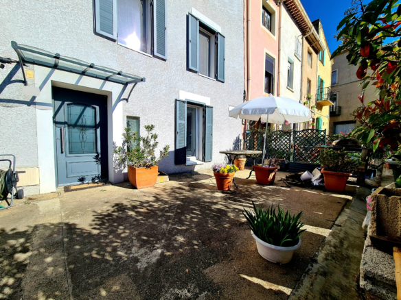 3-bedroom House In Roquebrun, France (100 M²)