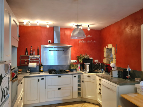 3-bedroom House In Roquebrun, France (100 M²)