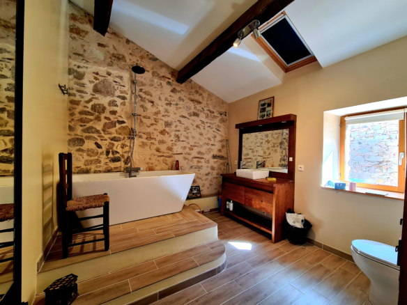 4-bedroom House In Cessenon Sur Orb, France (150 M²)