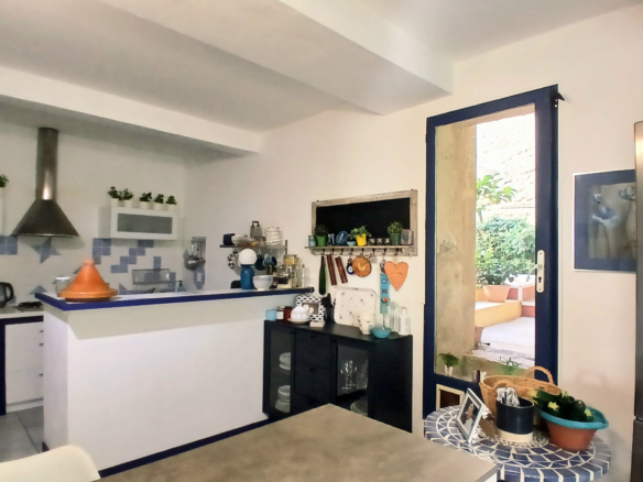 5-bedroom House In Murviel Les Beziers, France (195 M²)