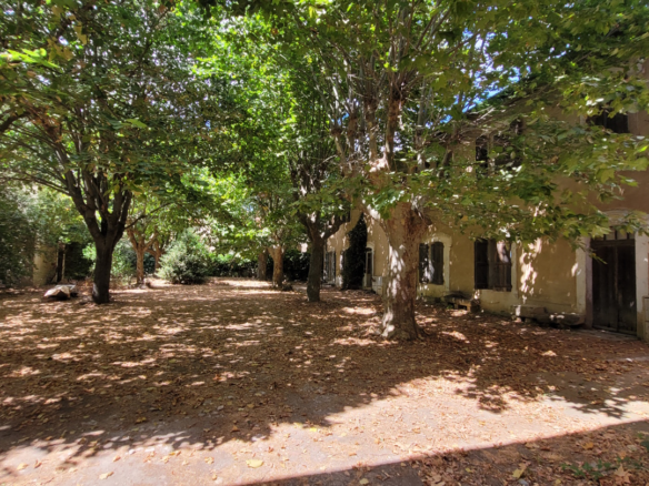 6-bedroom House In Narbonne, France (420 M²)