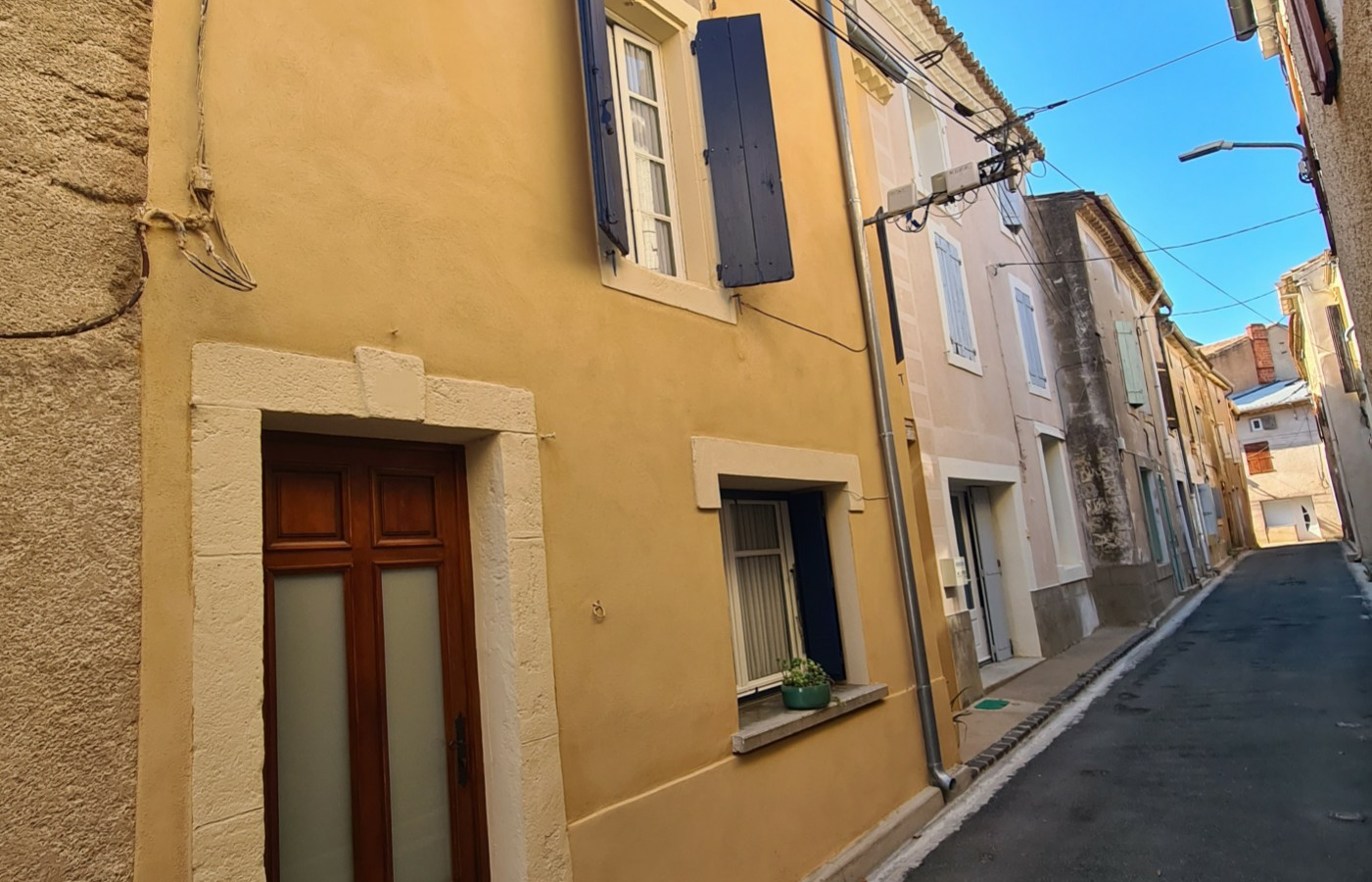 3-bedroom House In Creissan, France (158 M²)