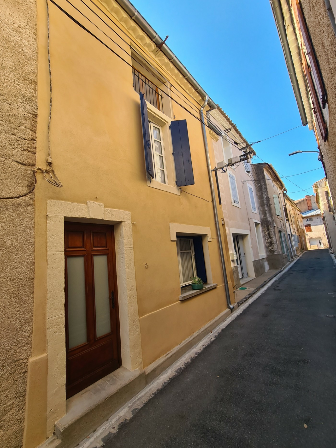 3-bedroom House In Creissan, France (158 M²)