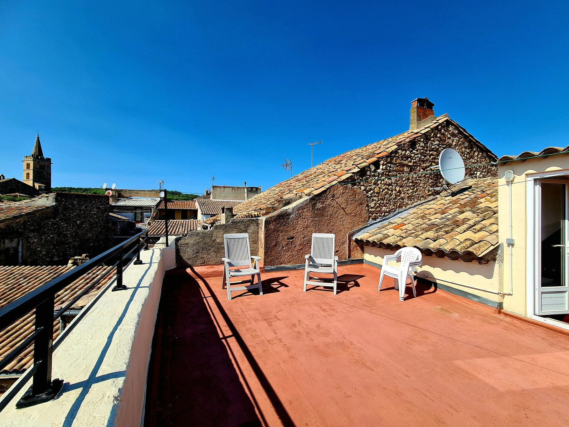 3-bedroom House In Creissan, France (158 M²)
