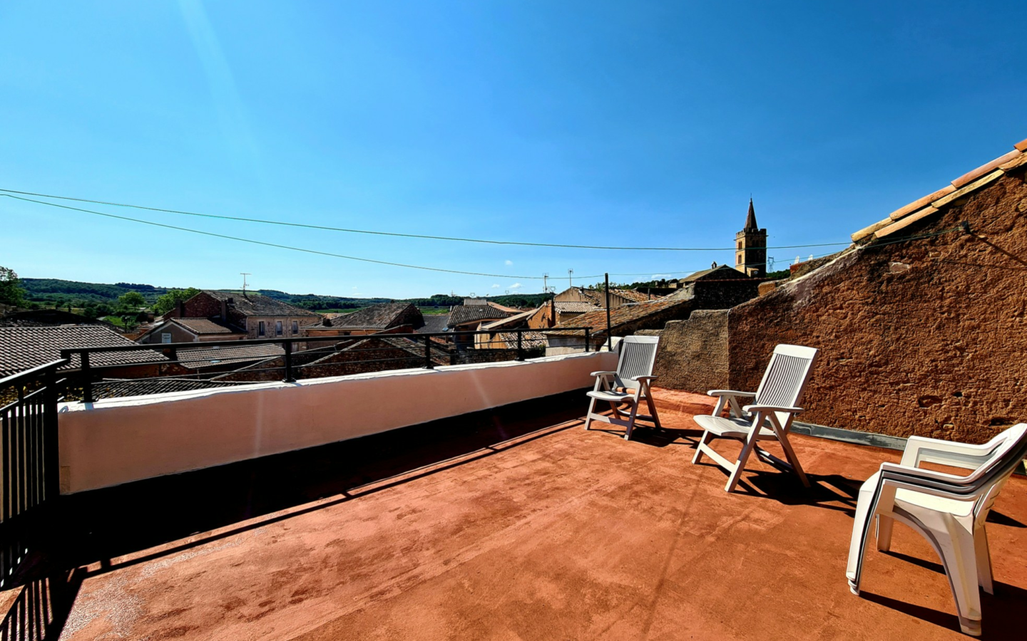 3-bedroom House In Creissan, France (158 M²)