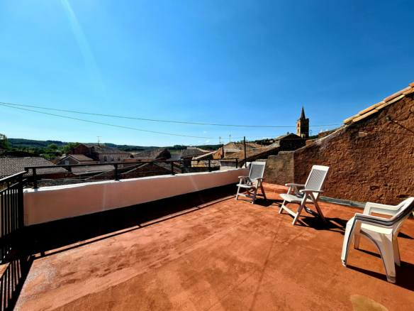3-bedroom House In Creissan, France (158 M²)