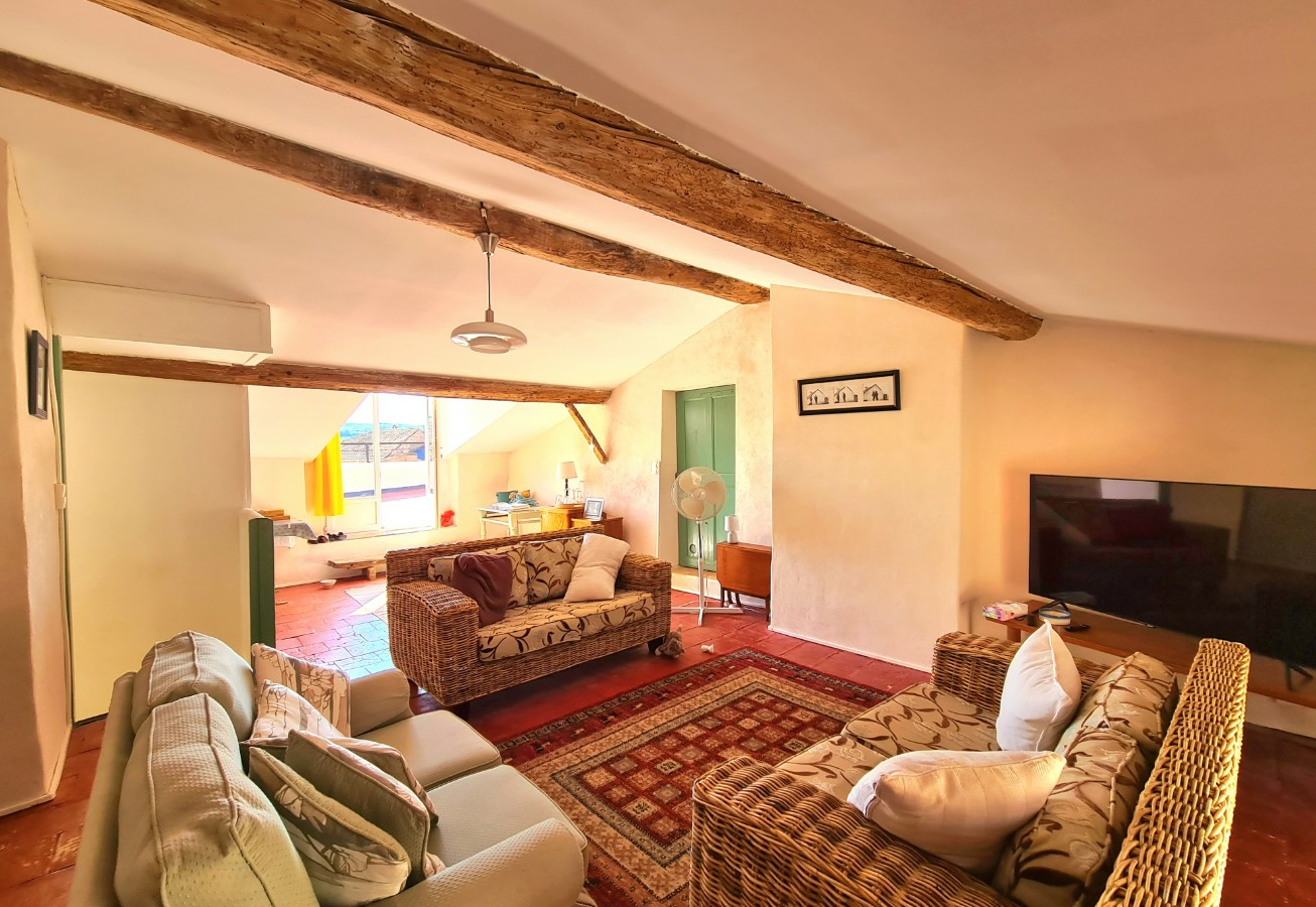 3-bedroom House In Creissan, France (158 M²)