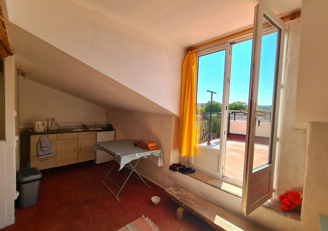 3-bedroom House In Creissan, France (158 M²)