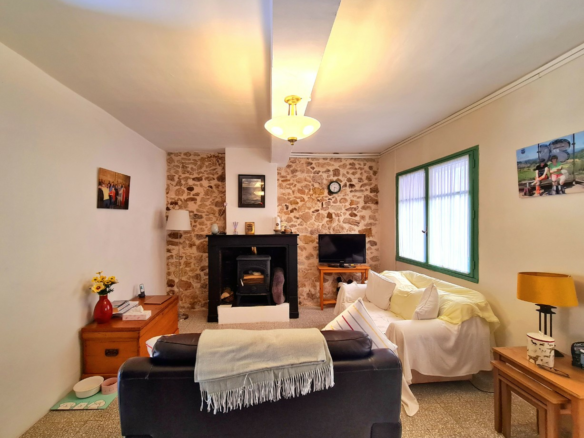 3-bedroom House In Creissan, France (158 M²)