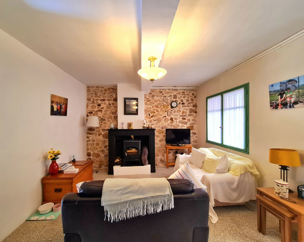 3-bedroom House In Creissan, France (158 M²)