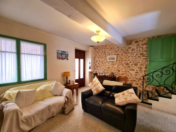 3-bedroom House In Creissan, France (158 M²)
