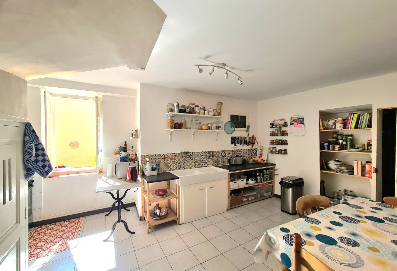 3-bedroom House In Creissan, France (158 M²)