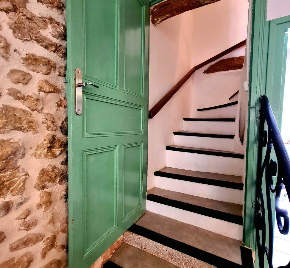 3-bedroom House In Creissan, France (158 M²)