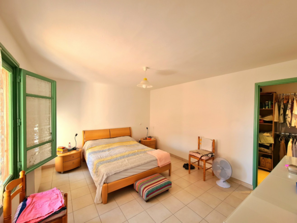 3-bedroom House In Creissan, France (158 M²)