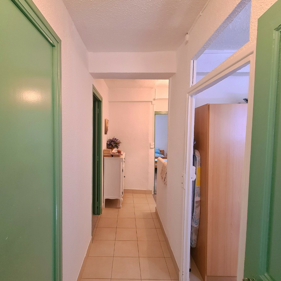 3-bedroom House In Creissan, France (158 M²)