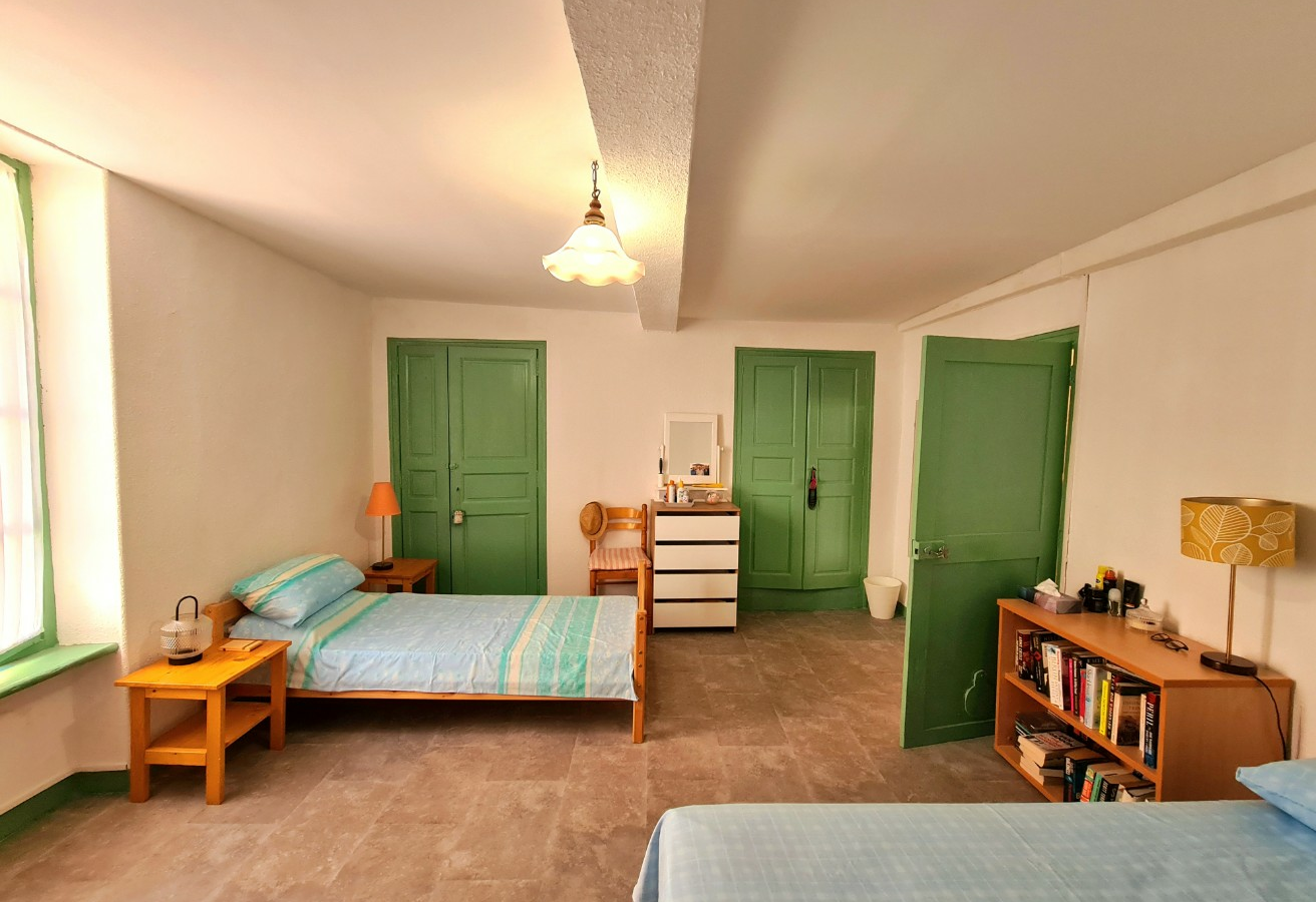 3-bedroom House In Creissan, France (158 M²)