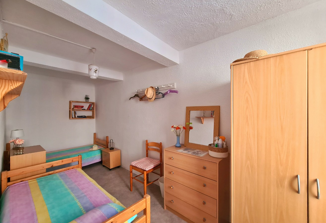 3-bedroom House In Creissan, France (158 M²)