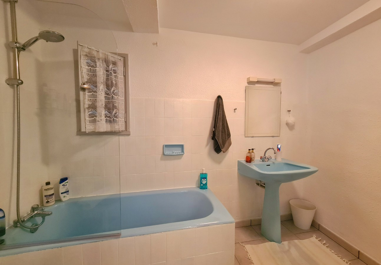 3-bedroom House In Creissan, France (158 M²)