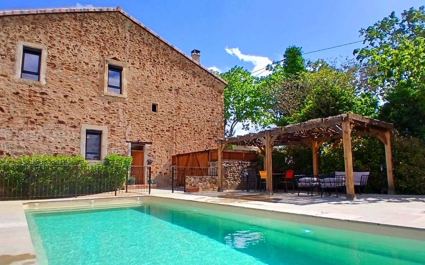 6-bedroom Detached House In Saint Chinian, France (217 M²)