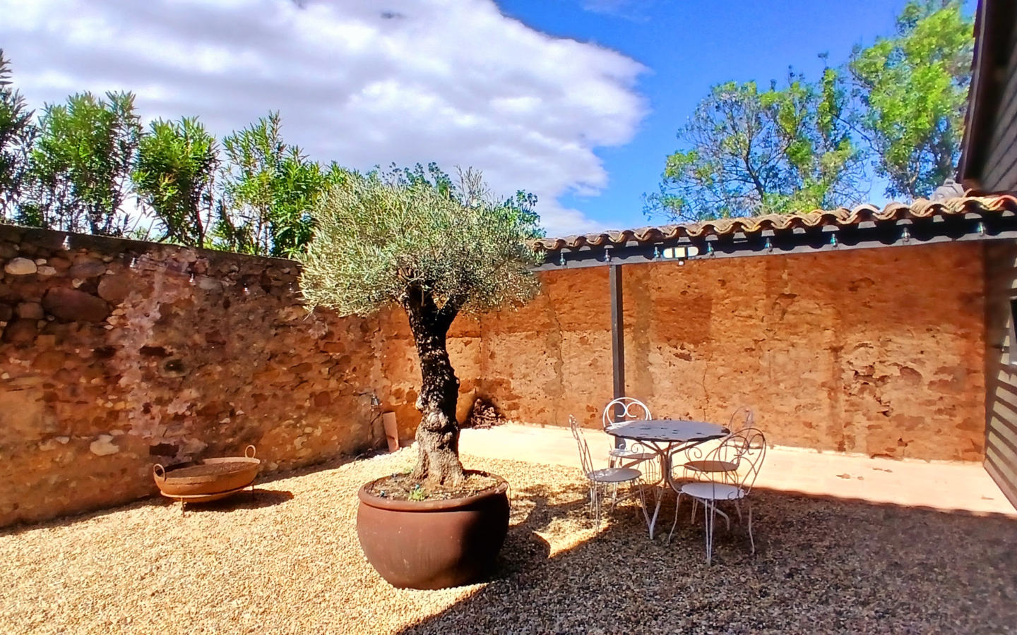 6-bedroom Detached House In Saint Chinian, France (217 M²)