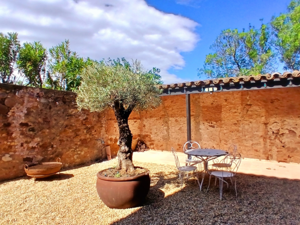 6-bedroom Detached House In Saint Chinian, France (217 M²)