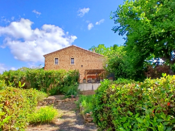 6-bedroom Detached House In Saint Chinian, France (217 M²)
