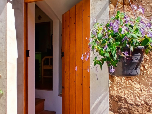 6-bedroom Detached House In Saint Chinian, France (217 M²)