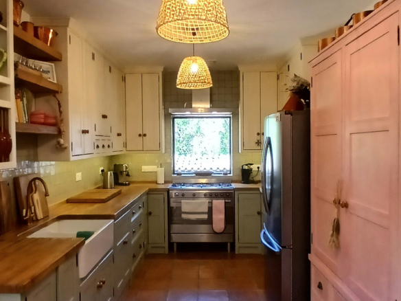 6-bedroom Detached House In Saint Chinian, France (217 M²)