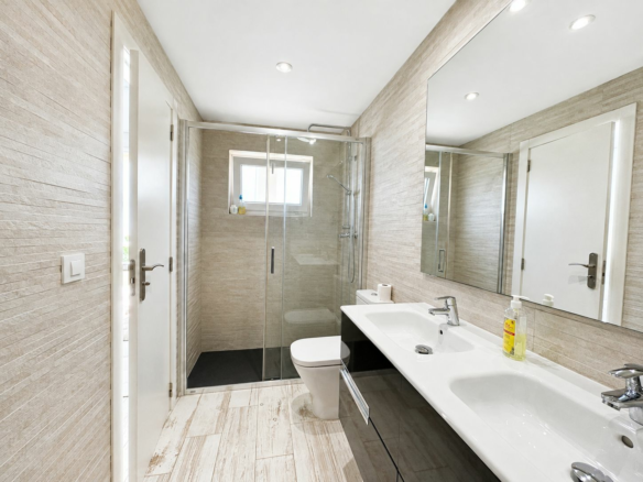 3-bedroom Apartment In Spain (132 M²)